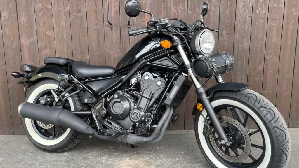 Rs. 5.12 Lakh की कीमत और Matt Gunpowder Black Metallic लुक