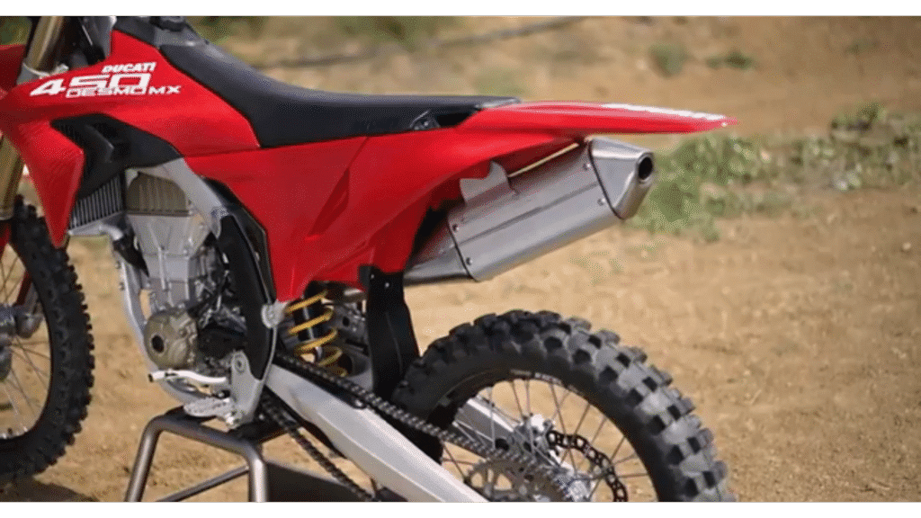 Ducati की पहली मोटोक्रॉस बाइक – Desmo450 MX ने रफ्तार के दीवानों को दीवाना बना दिया!