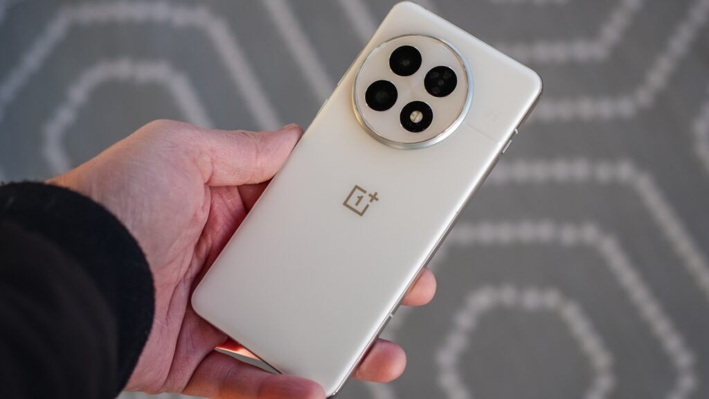 OnePlus 13s: ₹47,999 में धांसू AI Button